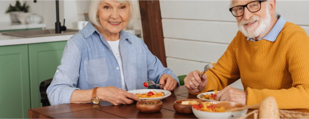 Elderly People eat