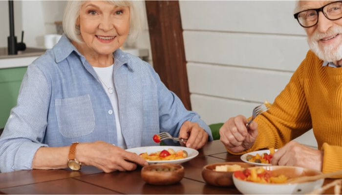 Elderly People eat